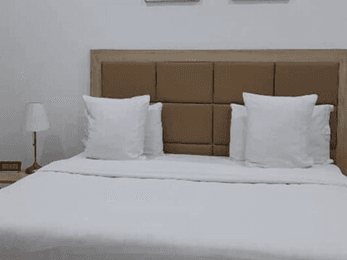 Gwarinpa I Deluxe Room